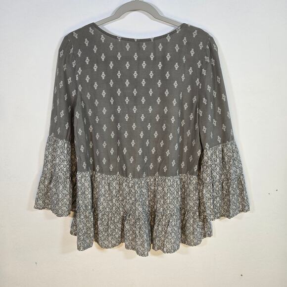 Mudd Women's Boho Top. Size Medium. Green And Cream Color. - Picture 8 of 10